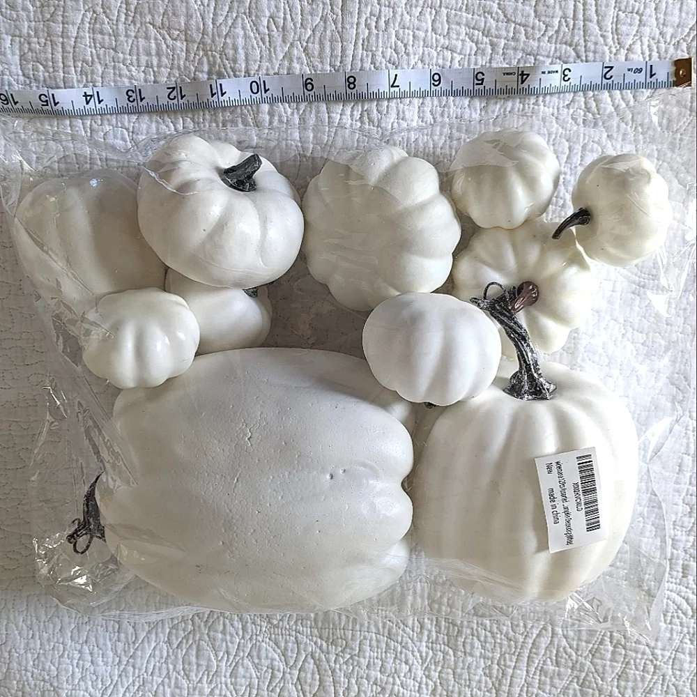 DECORATIVE Set Foam and plastic white pumpkins
